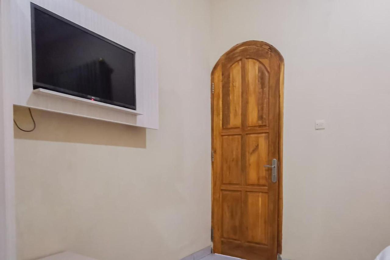Hotel Reddoorz Near Pantai Pancer Door Pacitan Extérieur photo