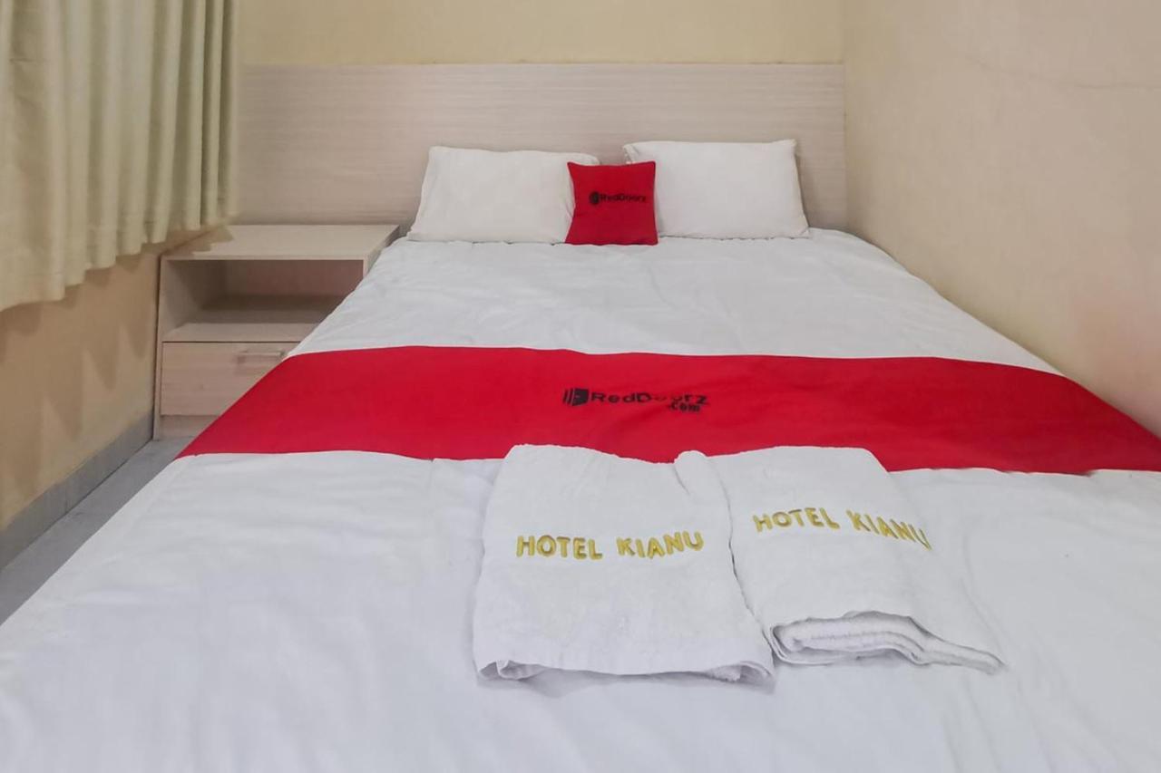 Hotel Reddoorz Near Pantai Pancer Door Pacitan Extérieur photo