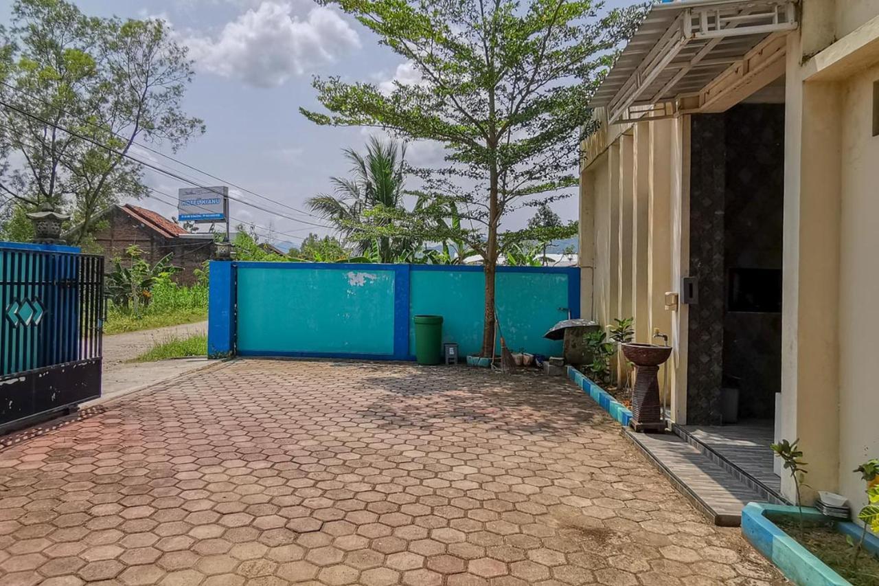 Hotel Reddoorz Near Pantai Pancer Door Pacitan Extérieur photo