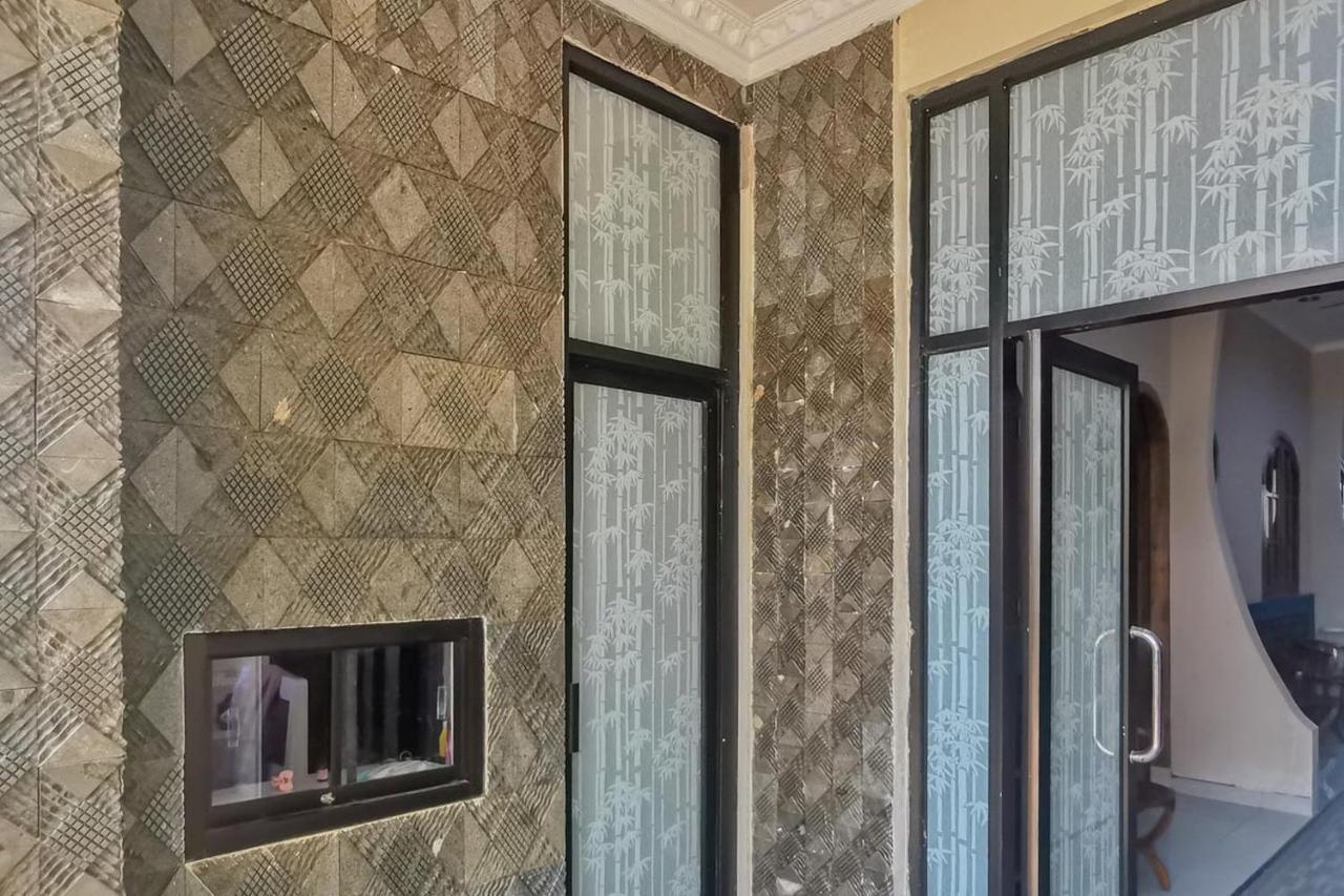 Hotel Reddoorz Near Pantai Pancer Door Pacitan Extérieur photo